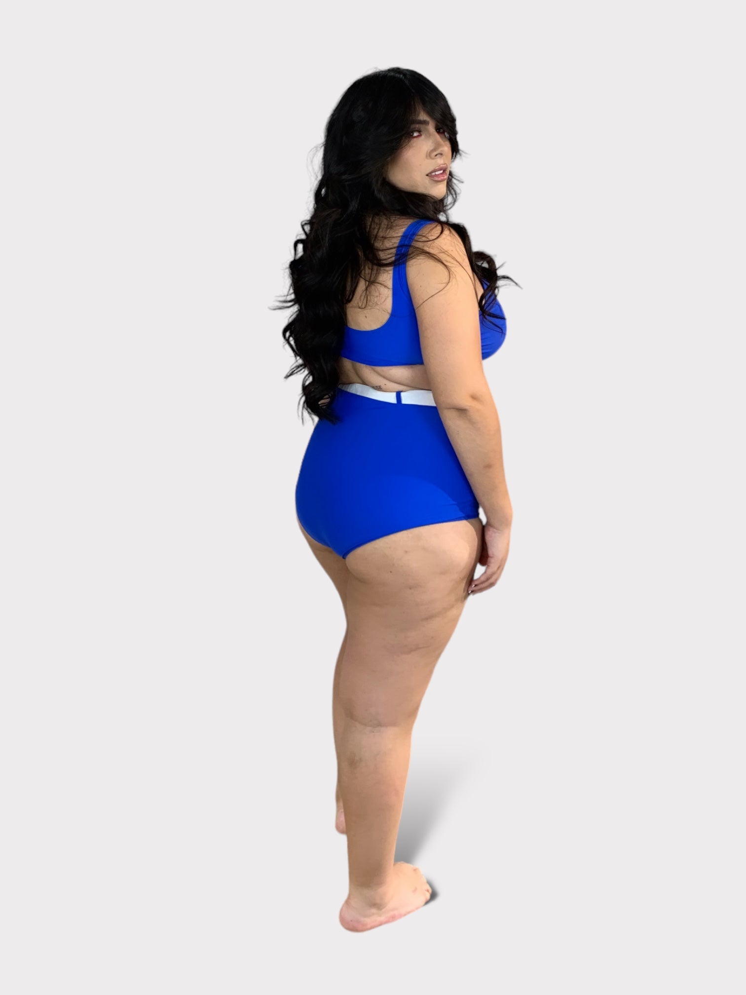 Traje de baño de verano azul real